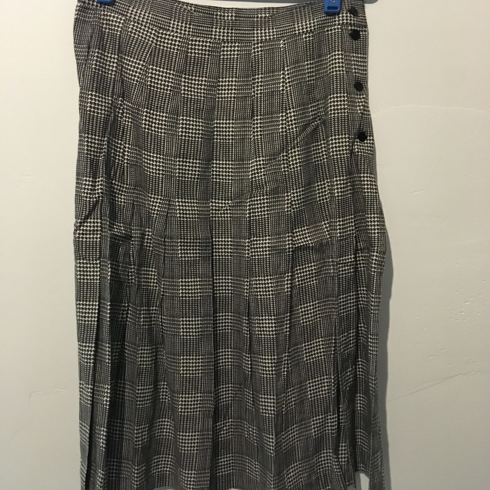Pleated skirt